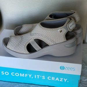 NWT, with box Bzees sandals. Beige color. Size 7